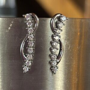 GIVEAWAY Elegant Silver Crystal Earrings